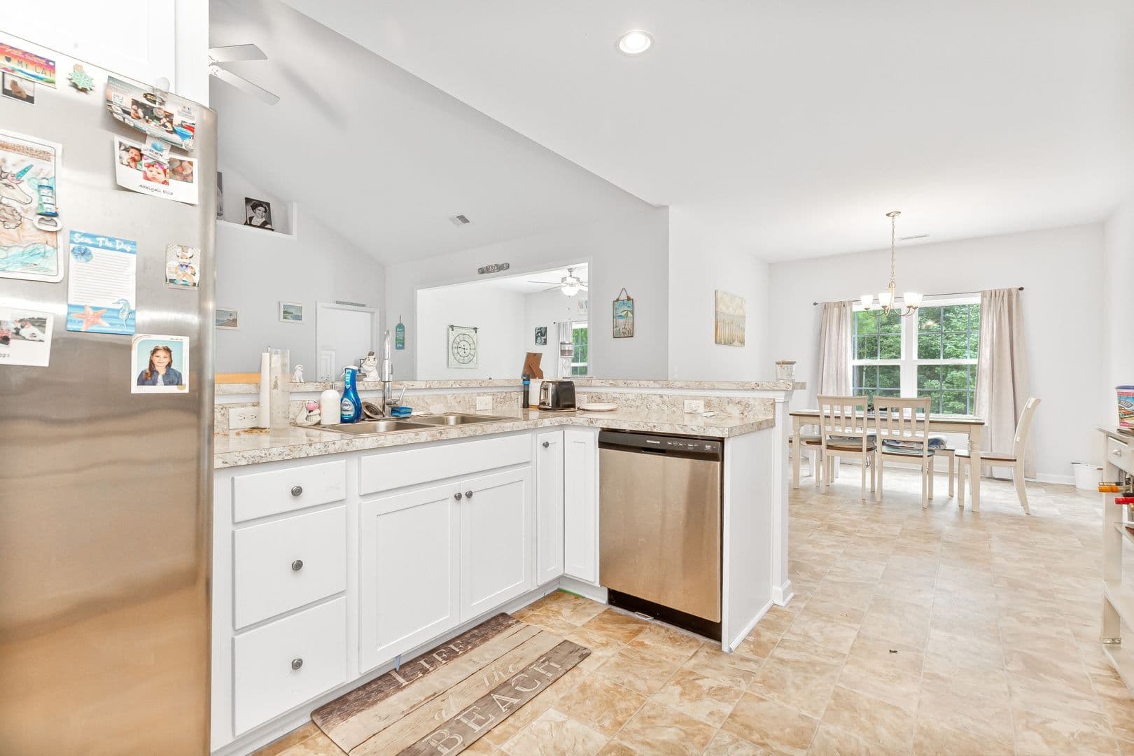 Conway House: 840 Windsor Rose Drive