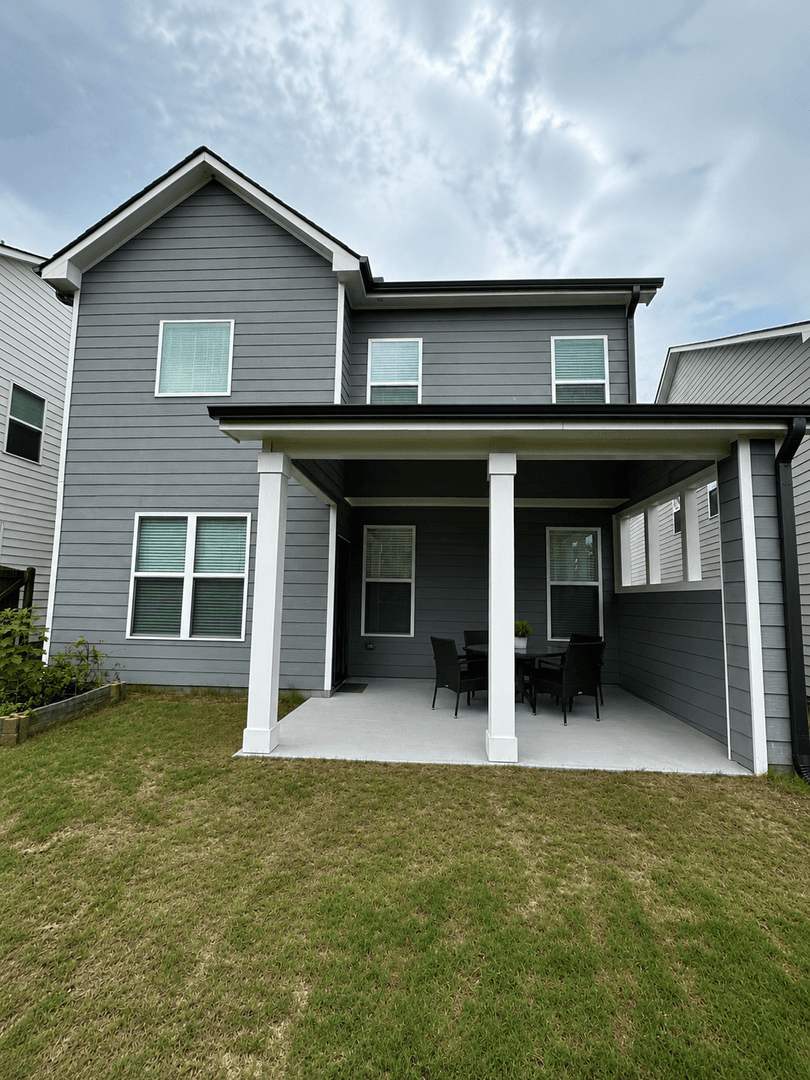 Oakwood House: 5271 Fox Den Rd