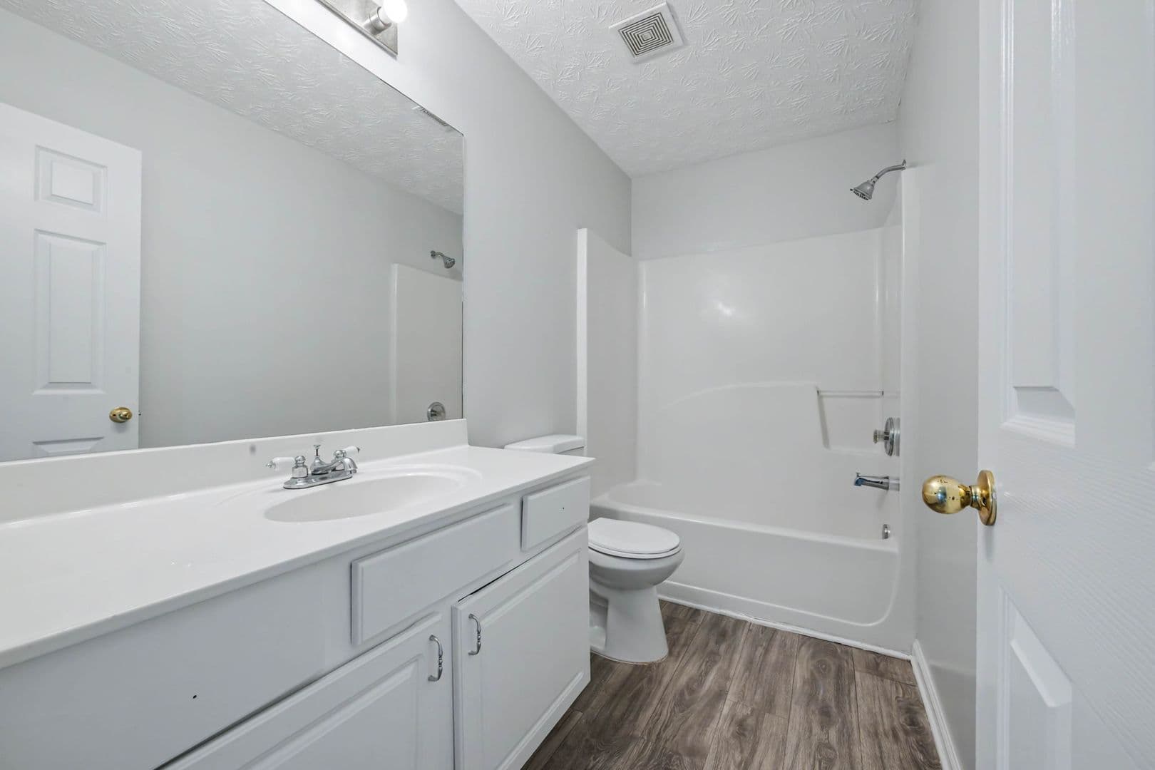 Lawrenceville House: 290 Clairidge Ln