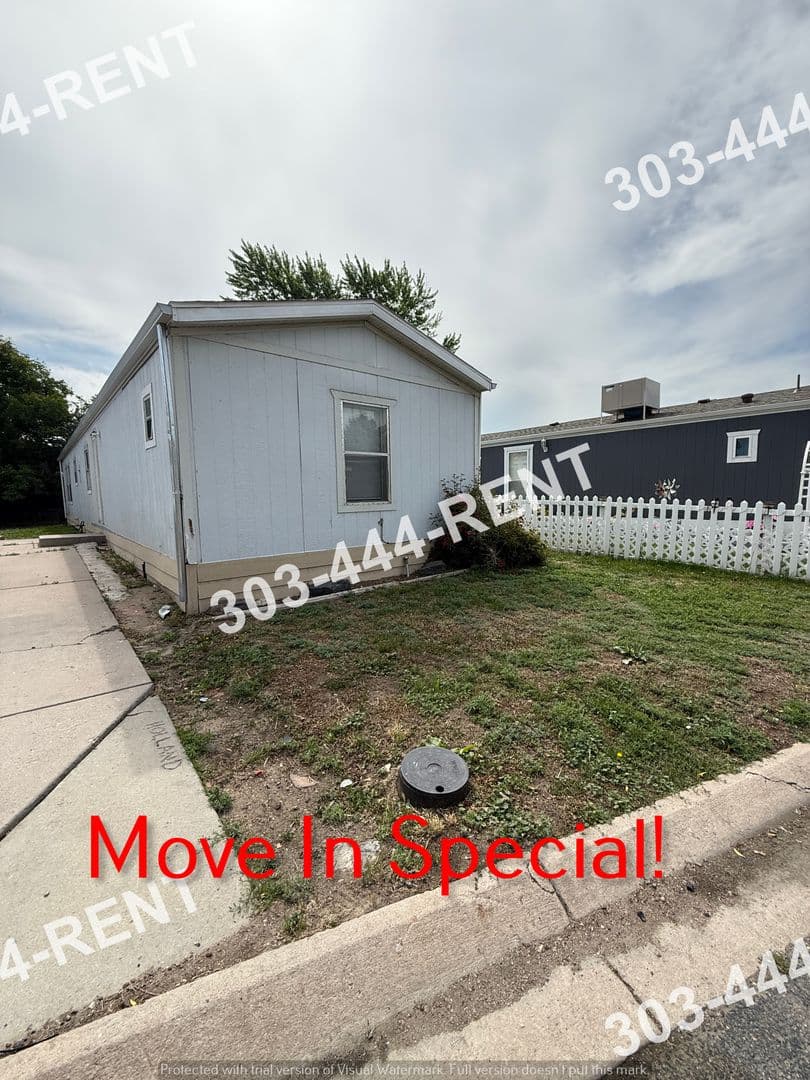 Thornton House: 8440 Adams Way