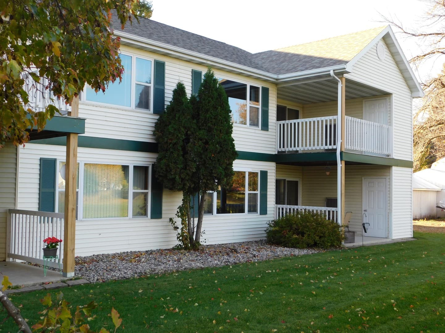 Winneconne Apartment: 25-33 S. 7th Ave & 719 E. Main St