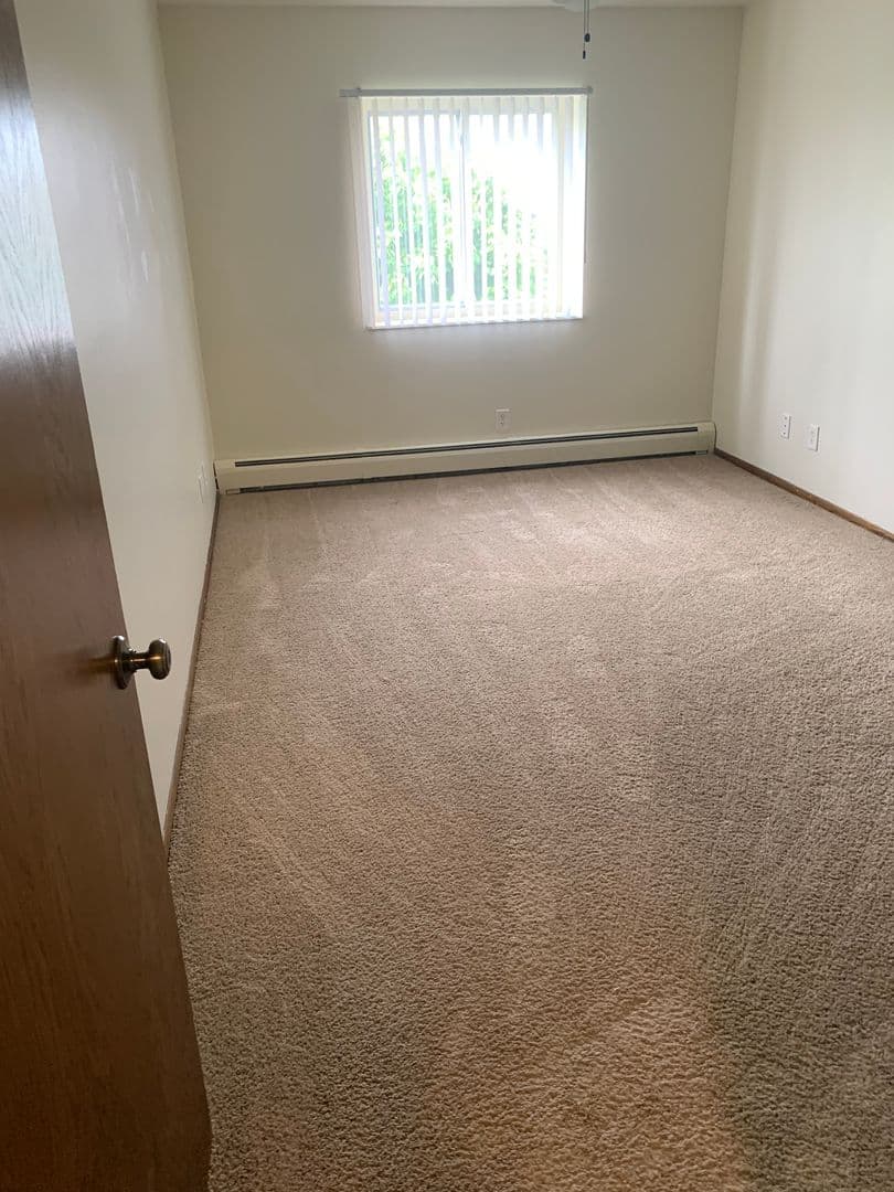 Neenah Apartment: 221 Sherry St.