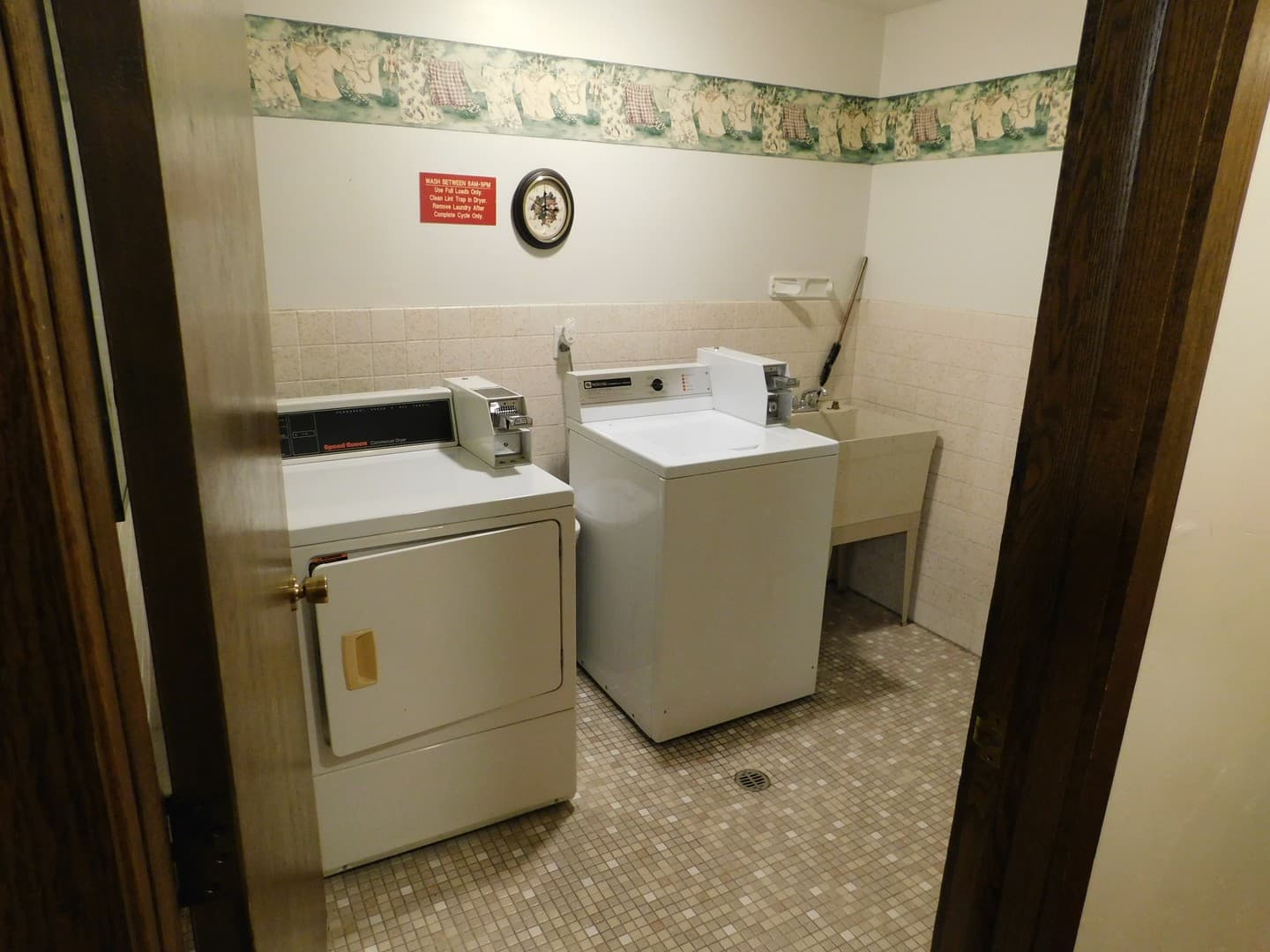 Neenah Apartment: 221 Sherry St.