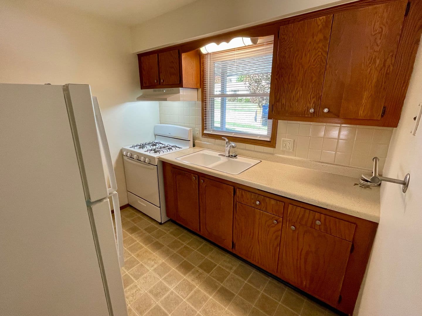 West Bend Apartment: 501-505-509-511 Mulberry Dr E.
