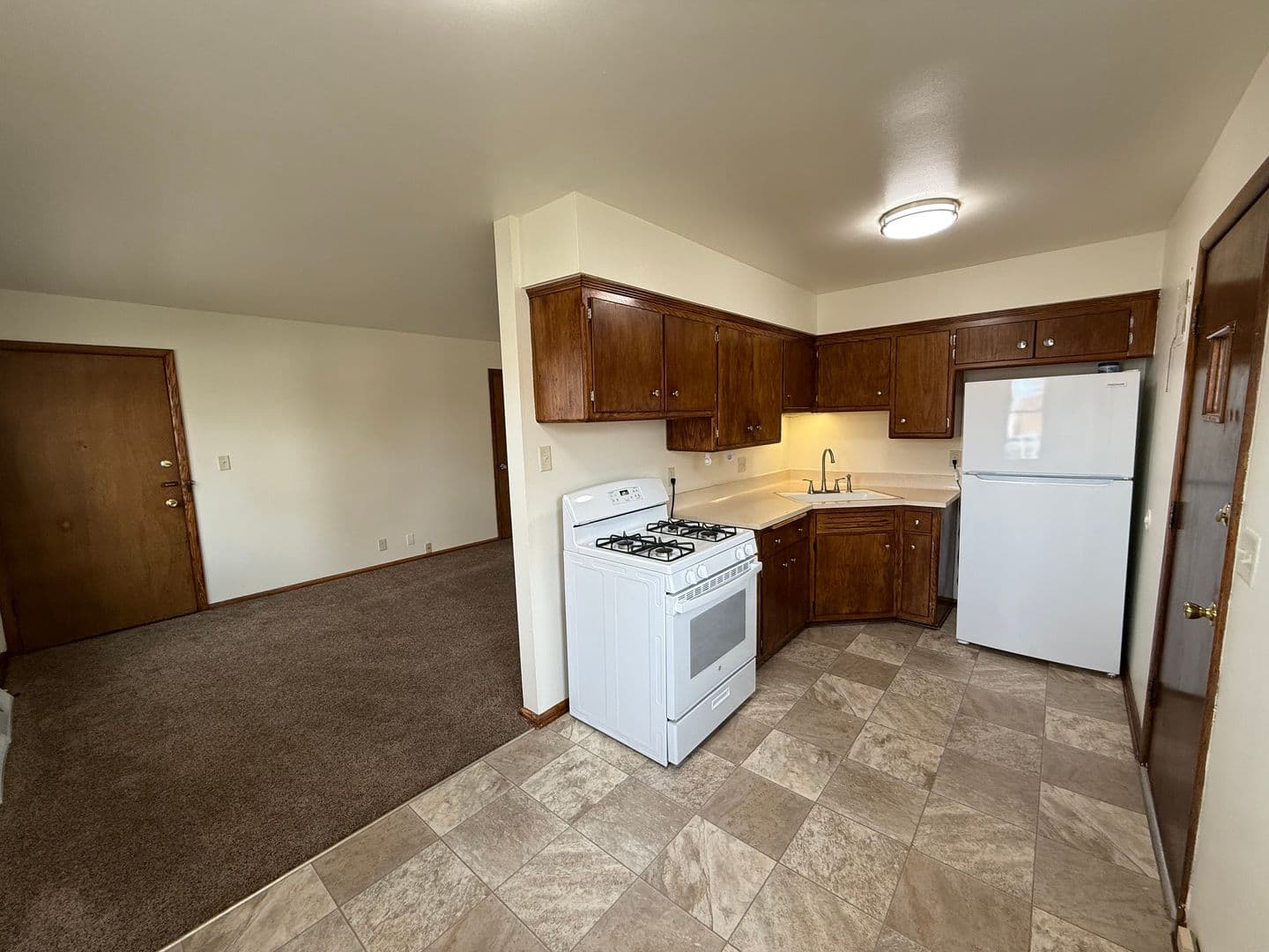 Menomonee Falls Apartment: N88W14915 Jefferson Ave