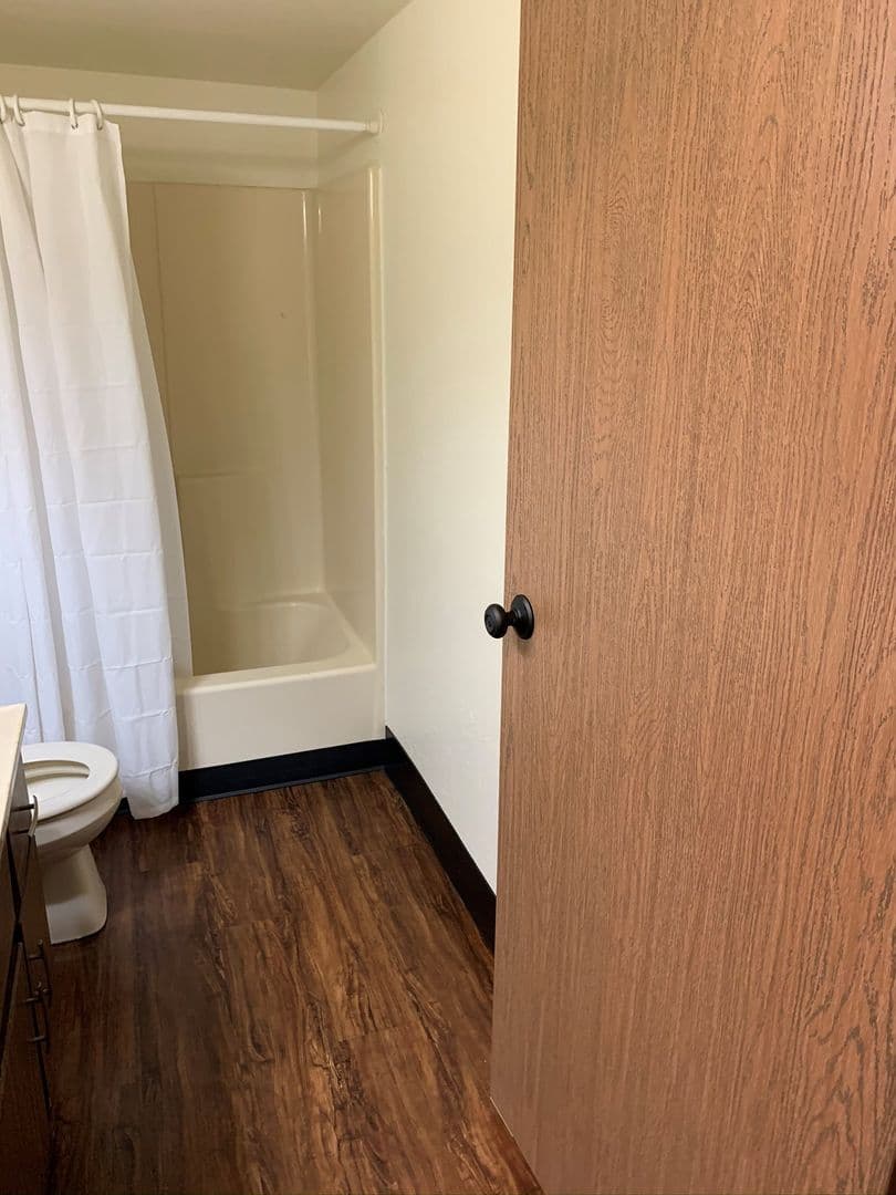 Appleton Apartment: 409 Valley Rd