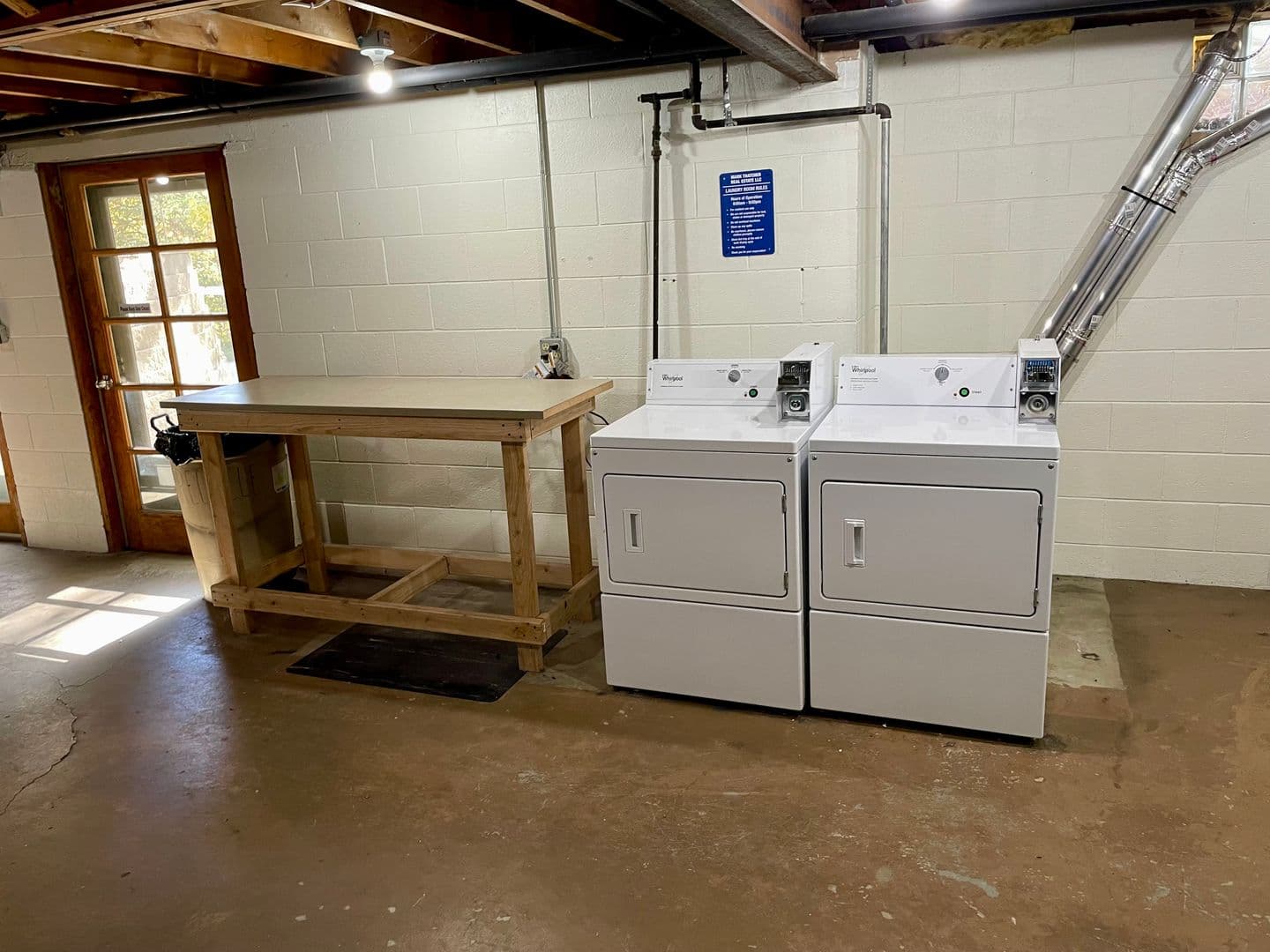 West Bend Apartment: 501-505-509-511 Mulberry Dr E.