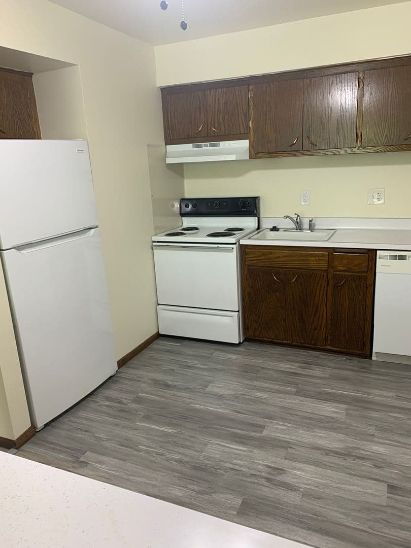 Neenah Apartment: 221 Sherry St.