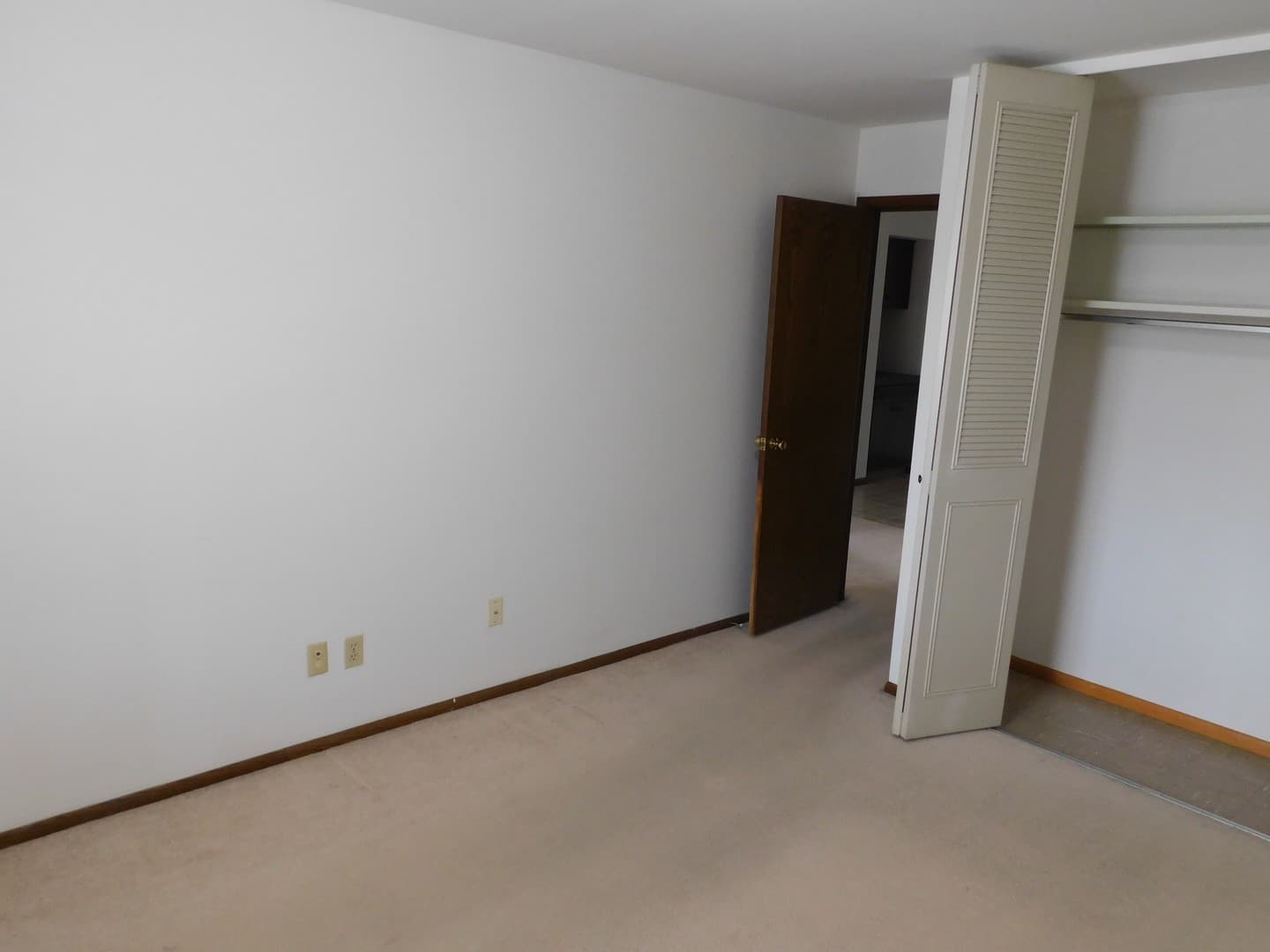 Manitowoc Apartment: 1901 Waldo Blvd