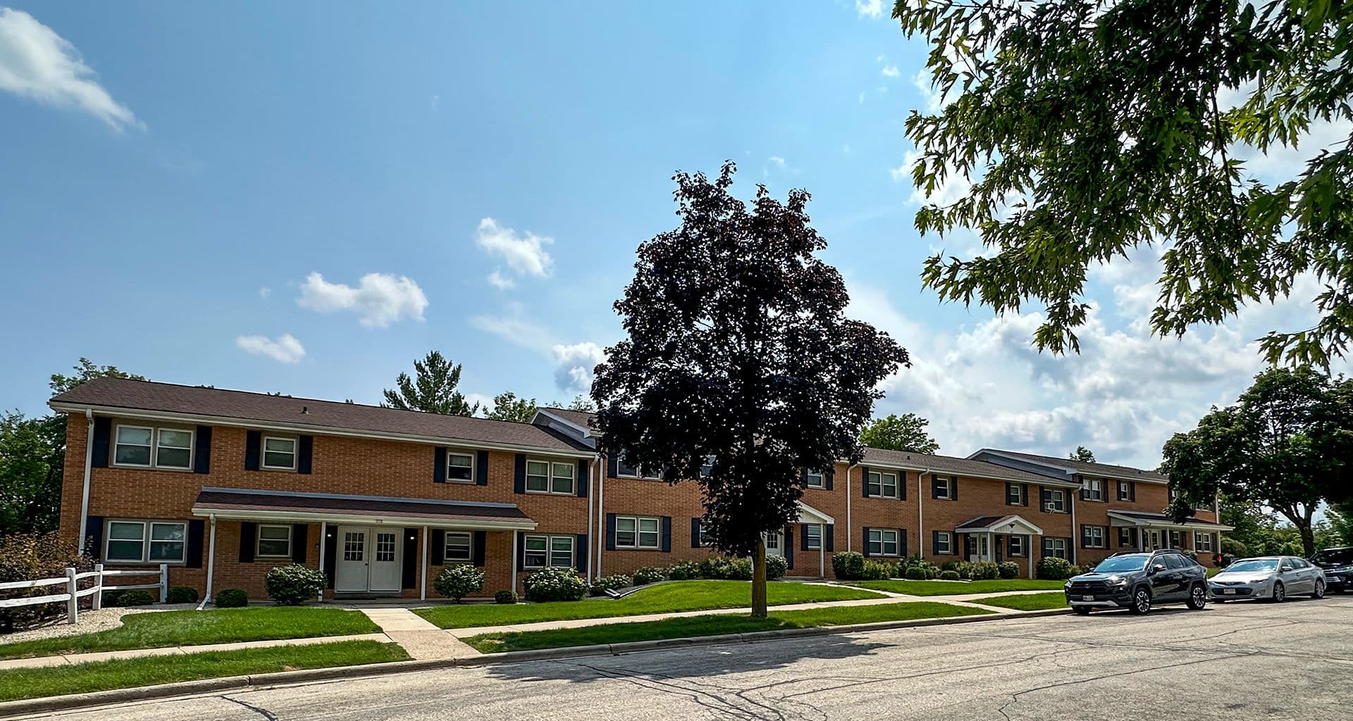 West Bend Apartment: 501-505-509-511 Mulberry Dr E.