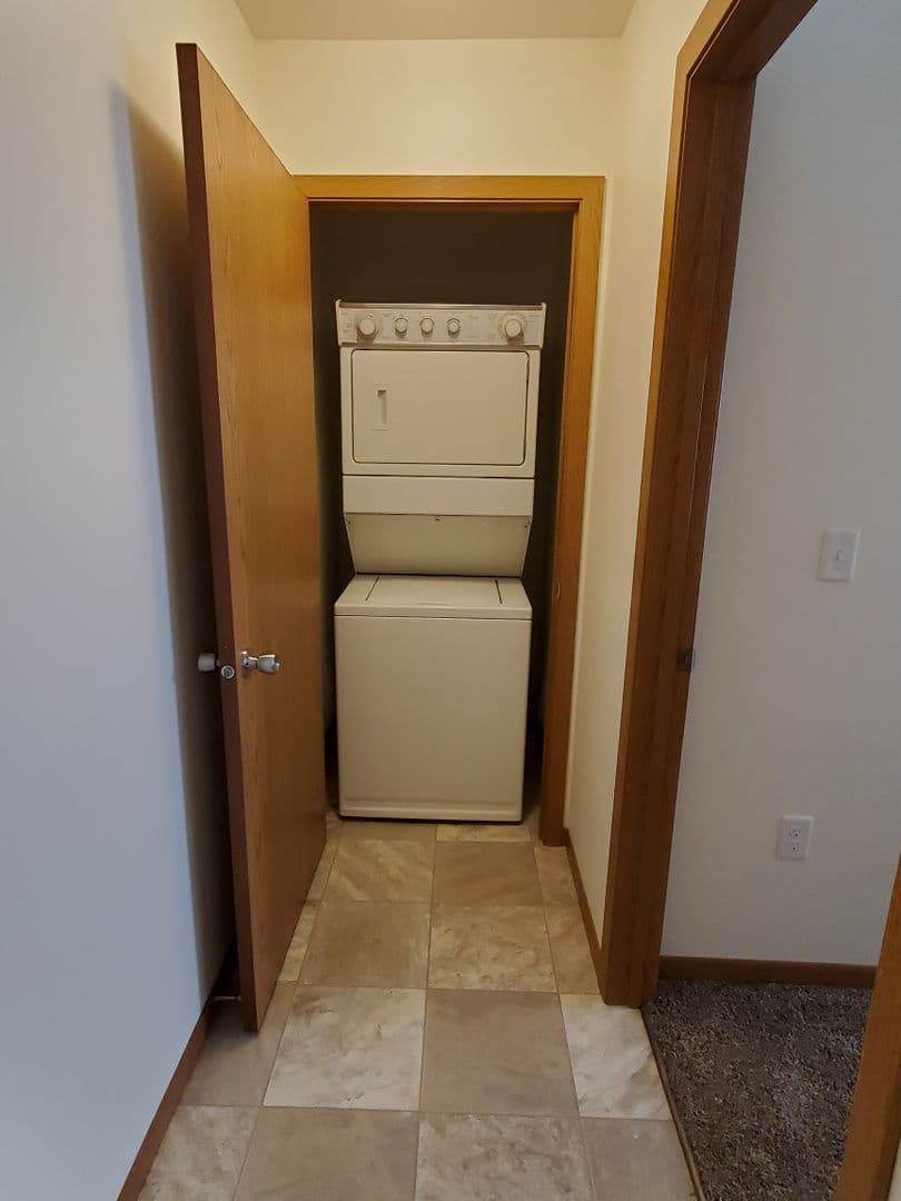 Winneconne Apartment: 25-33 S. 7th Ave & 719 E. Main St