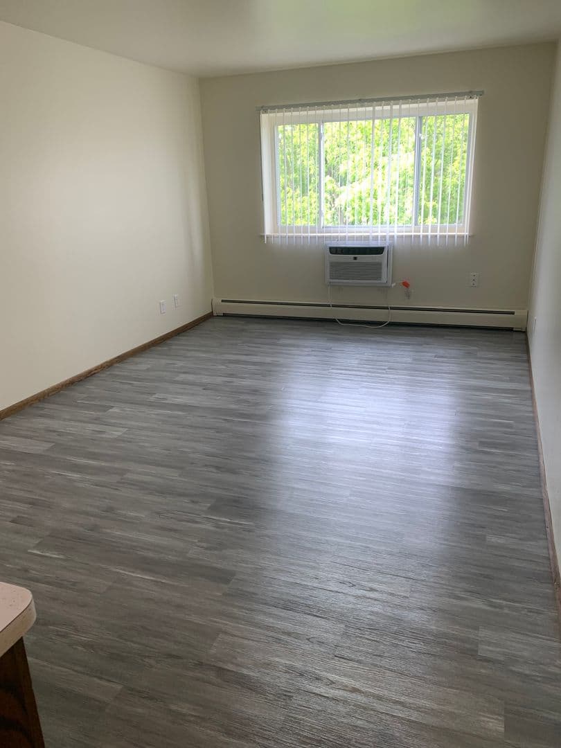 Neenah Apartment: 221 Sherry St.