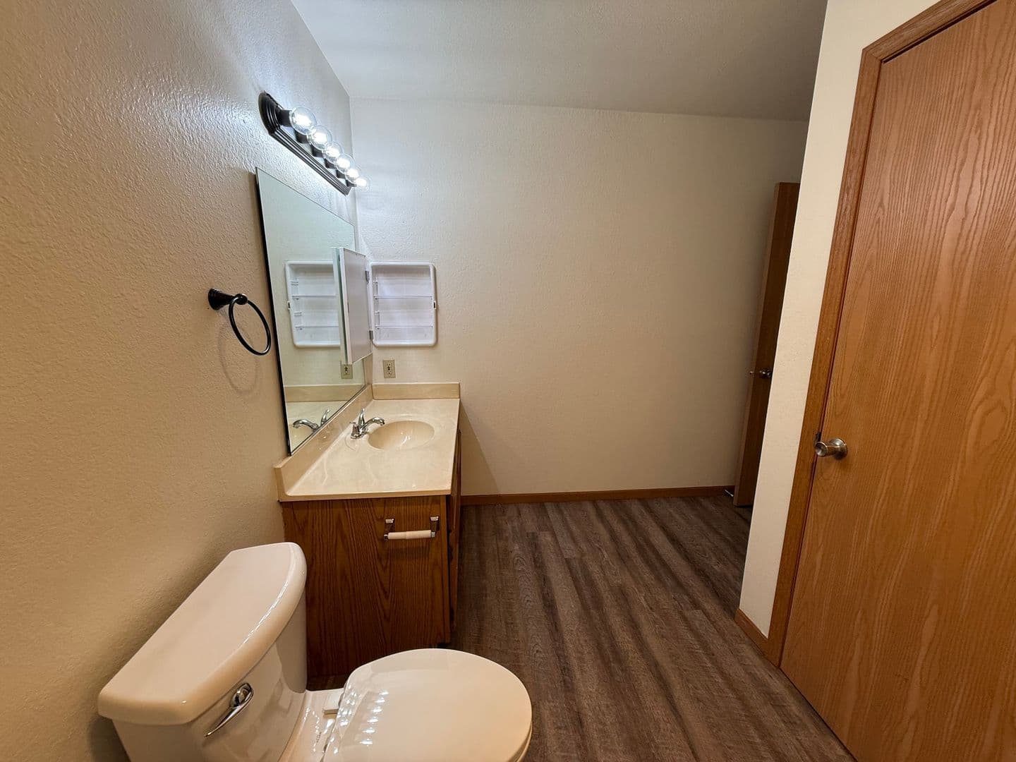 Slinger Apartment: 313 & 323 James St