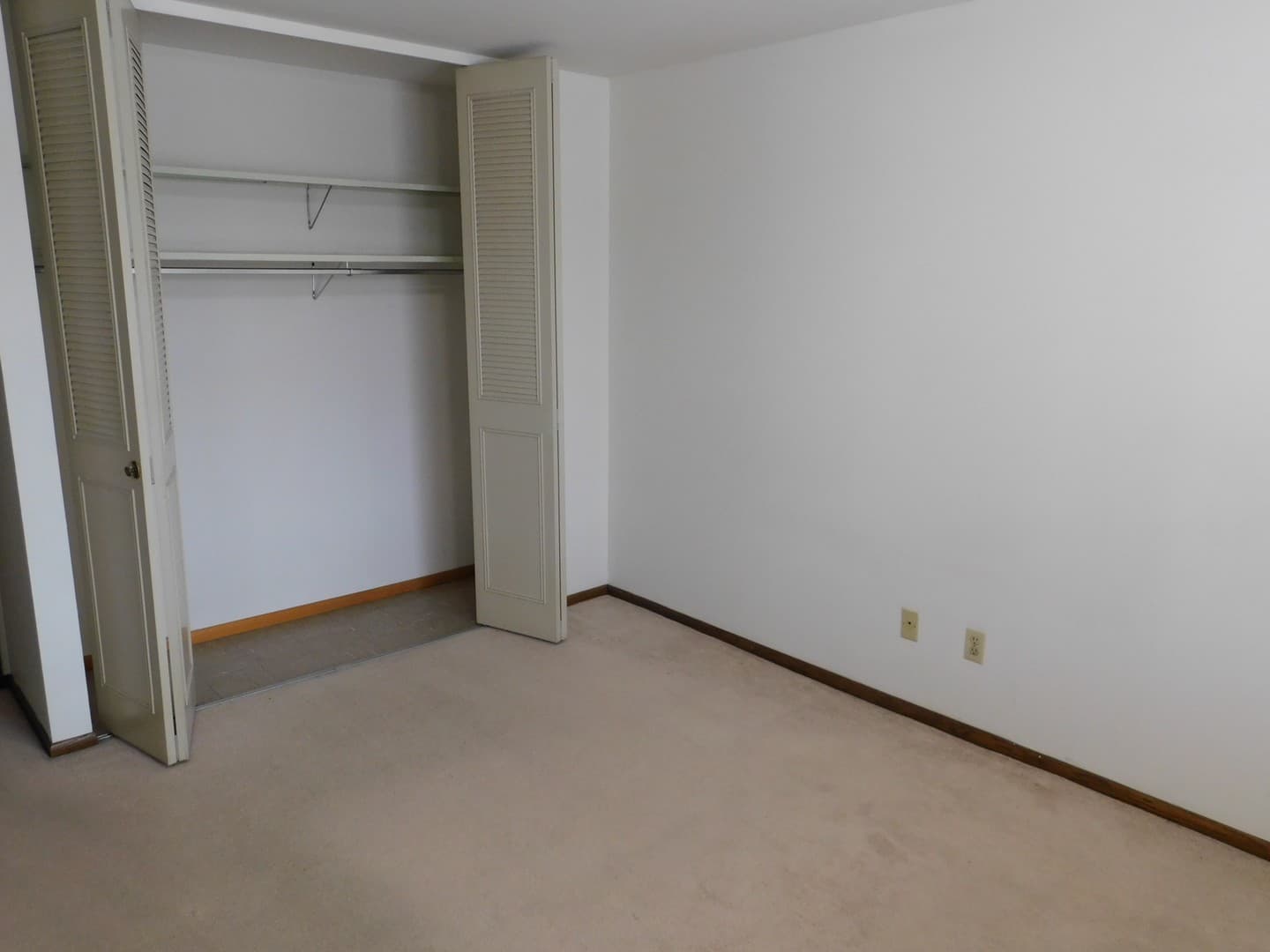 Manitowoc Apartment: 1901 Waldo Blvd