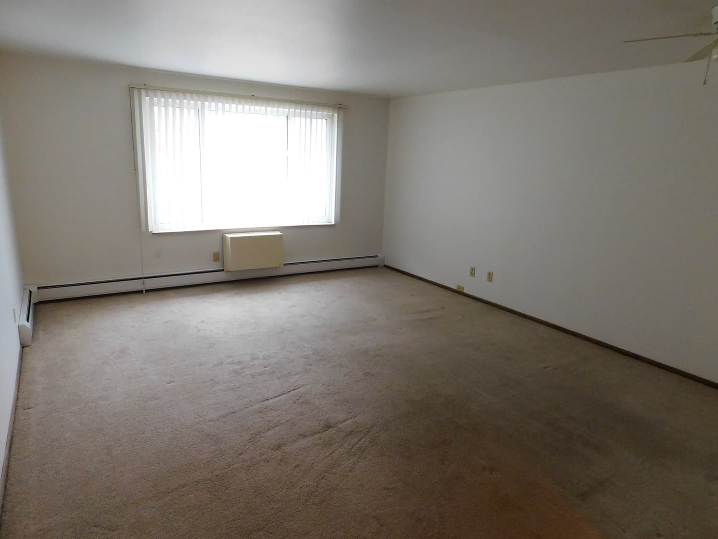 Manitowoc Apartment: 1901 Waldo Blvd