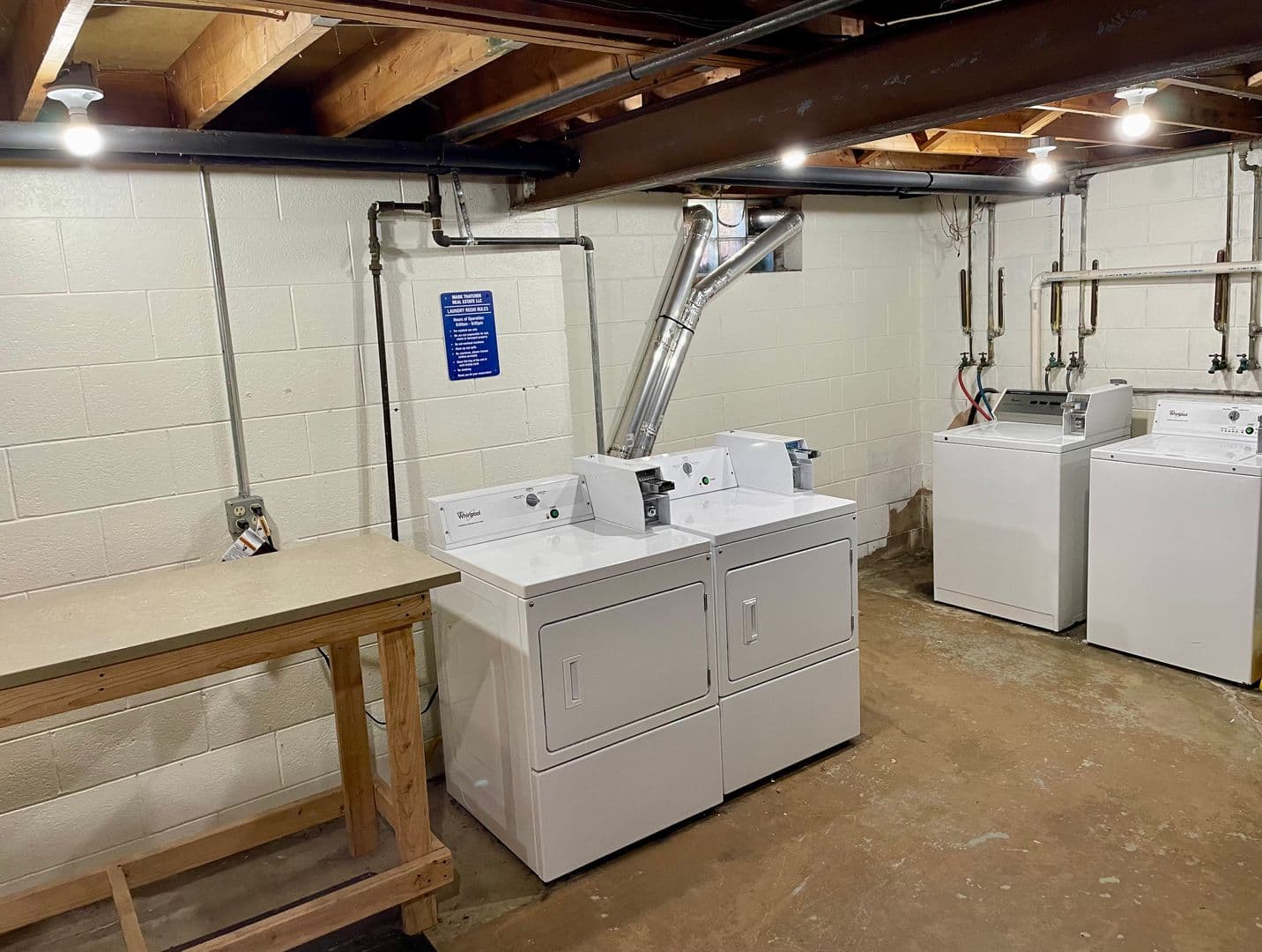 West Bend Apartment: 501-505-509-511 Mulberry Dr E.