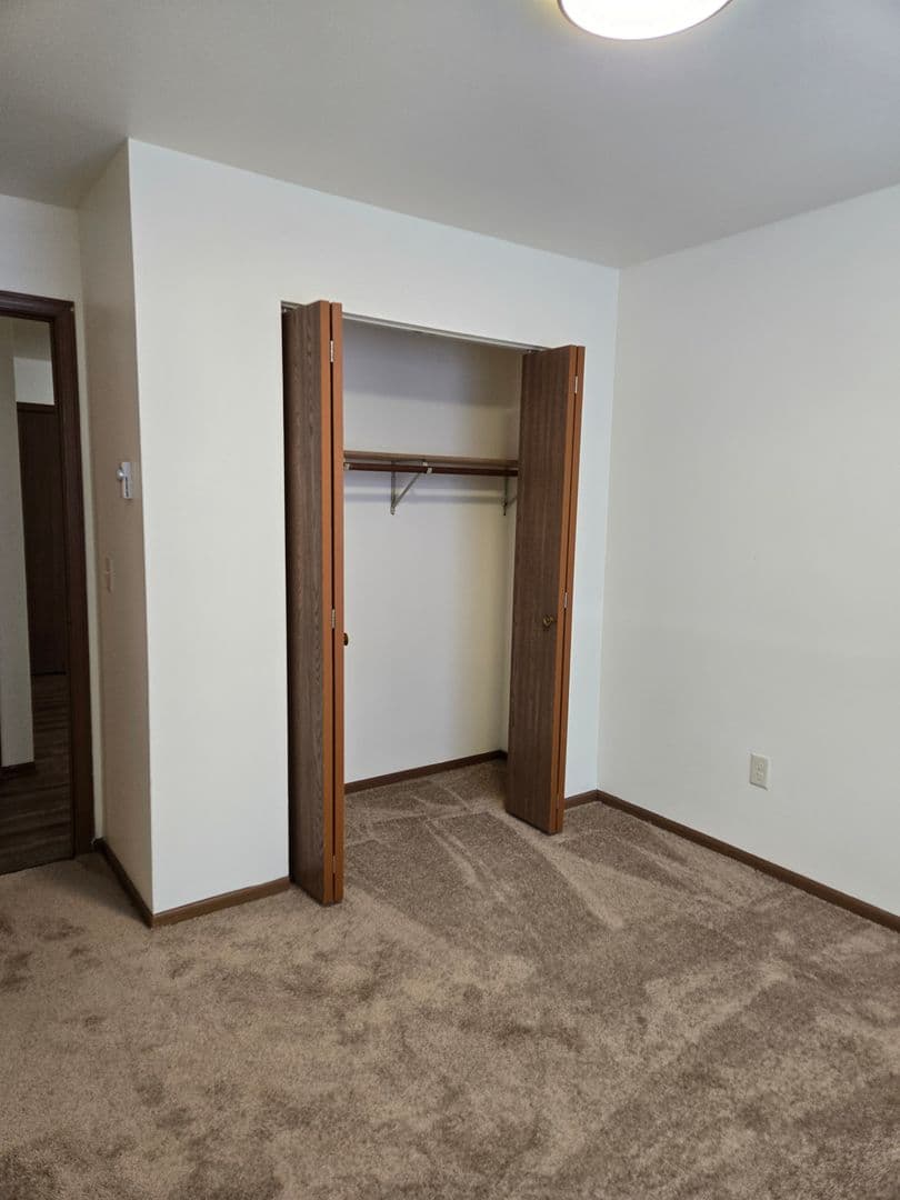 Fox Lake Apartment: 215 Weed St