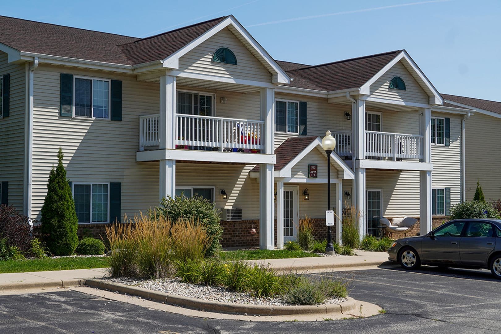 Slinger Apartment: 313 & 323 James St
