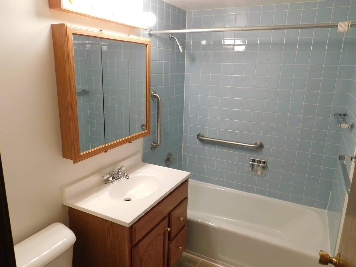 Manitowoc Apartment: 1901 Waldo Blvd