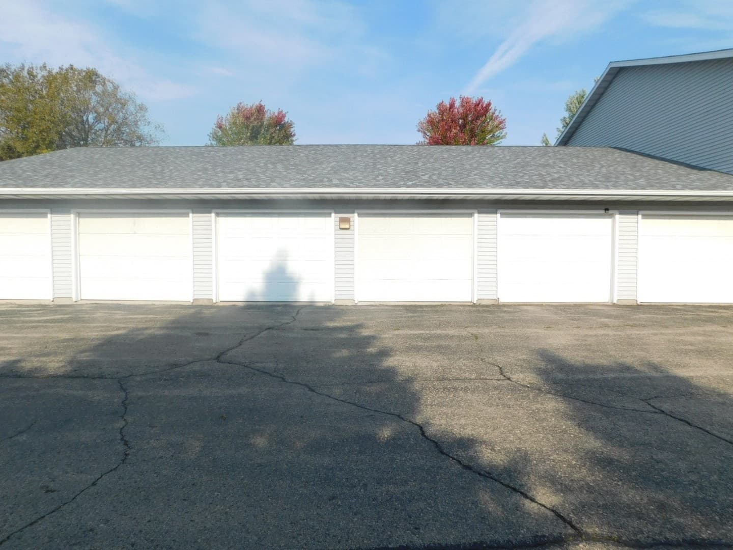 Fox Lake Apartment: 215 Weed St