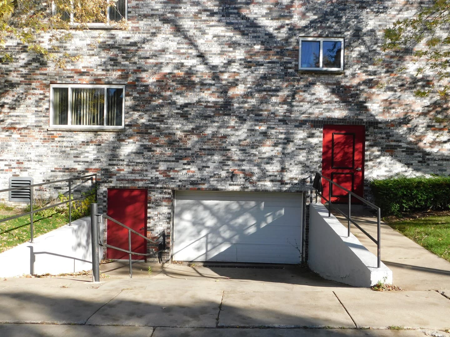 Neenah Apartment: 221 Sherry St.