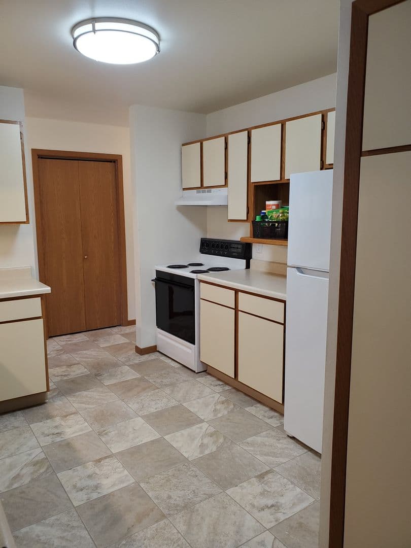 Winneconne Apartment: 25-33 S. 7th Ave & 719 E. Main St