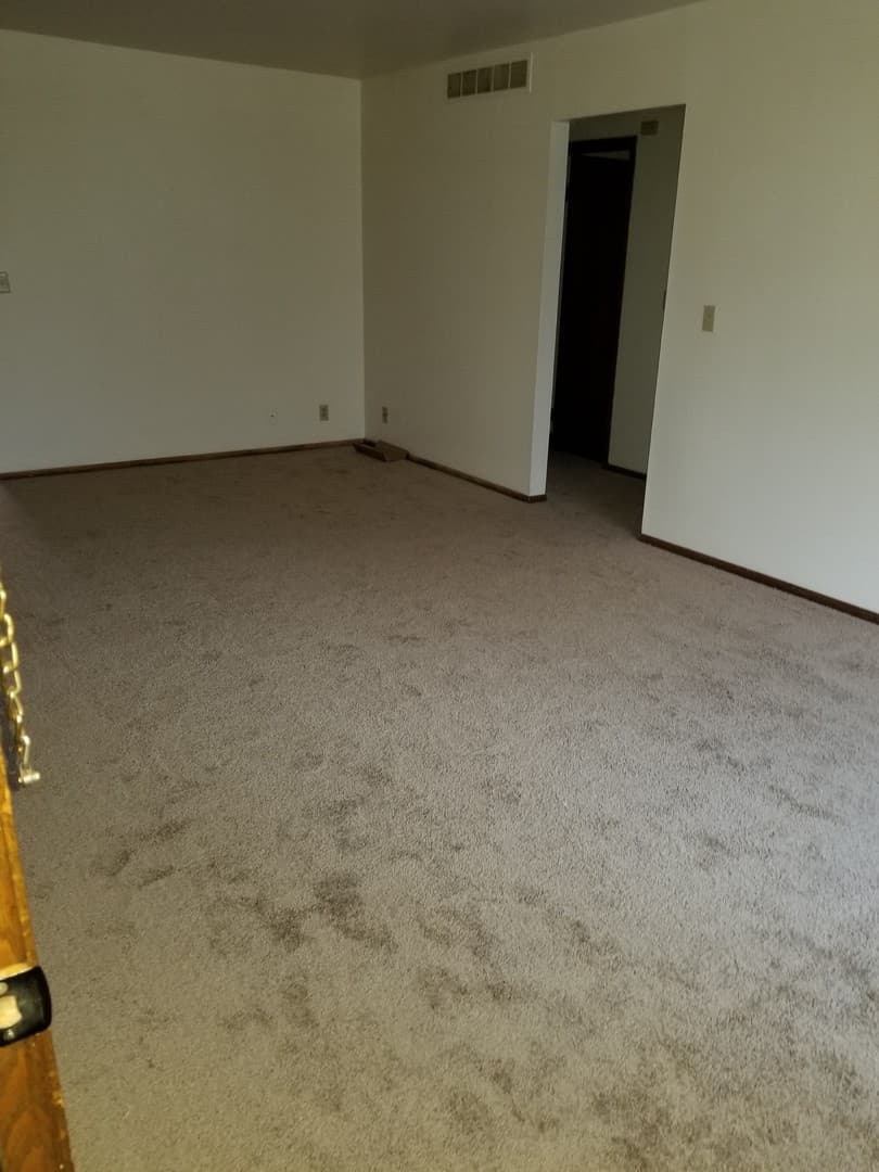 West Bend Apartment: 619 - 625 Imperial Ct