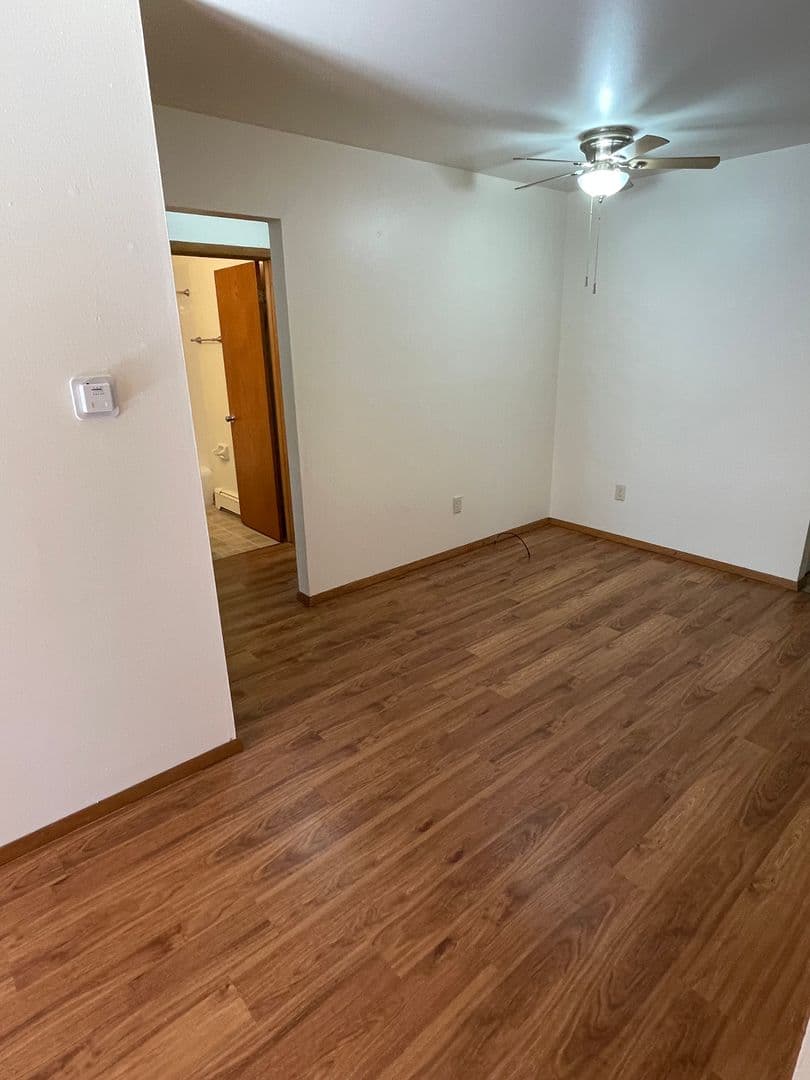 West Bend Apartment: 501-505-509-511 Mulberry Dr E.