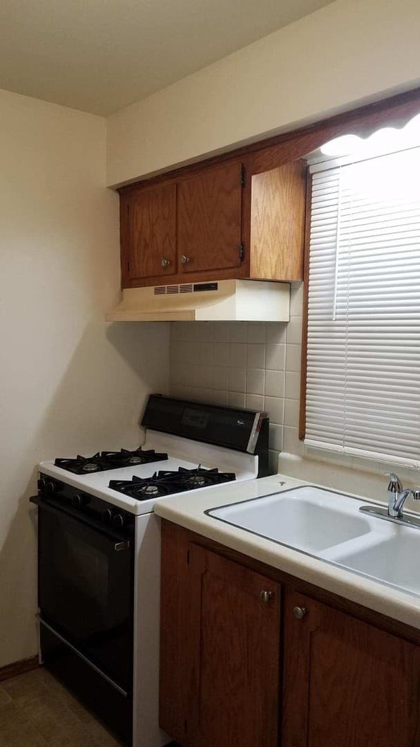 West Bend Apartment: 501-505-509-511 Mulberry Dr E.