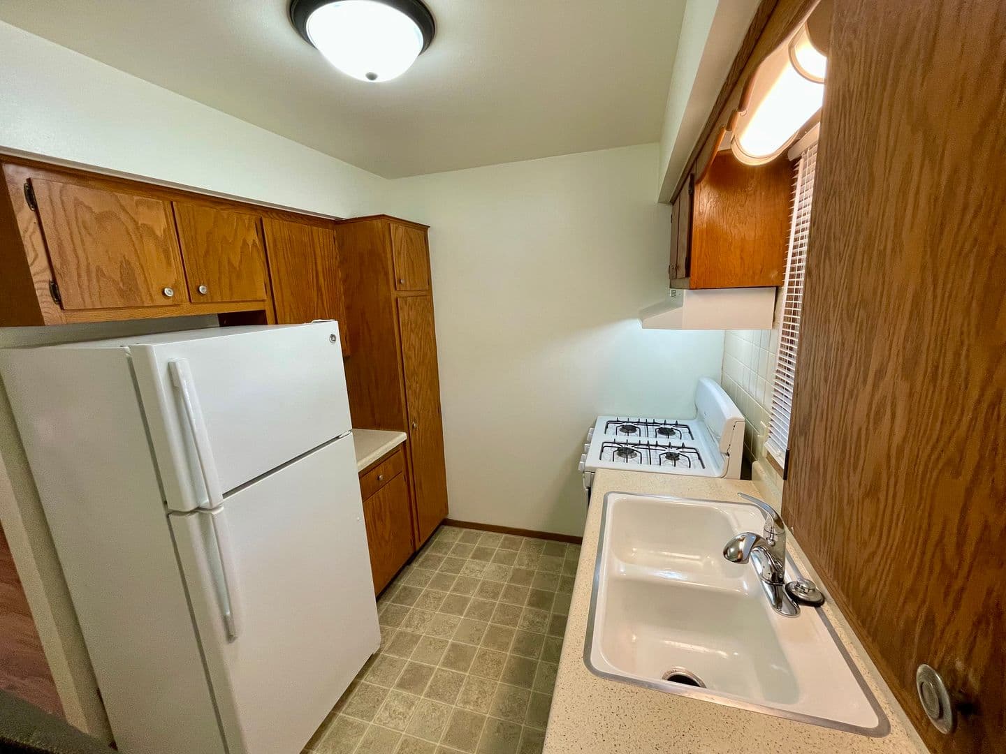 West Bend Apartment: 501-505-509-511 Mulberry Dr E.