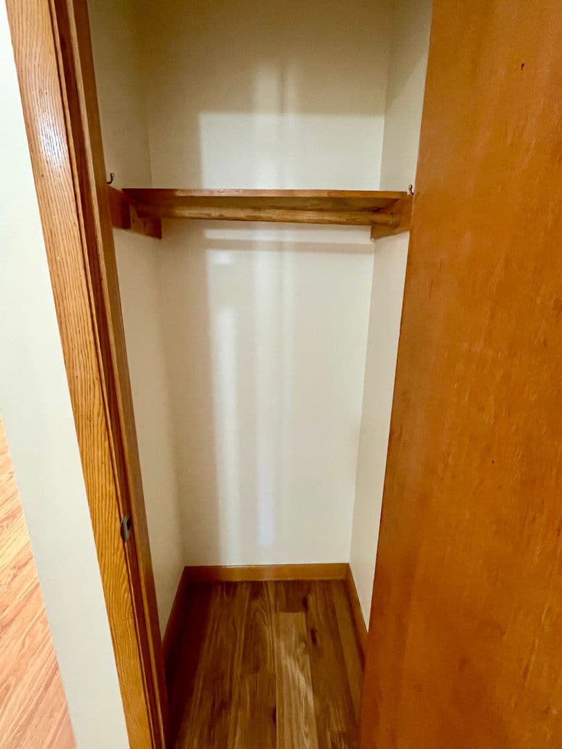 West Bend Apartment: 501-505-509-511 Mulberry Dr E.
