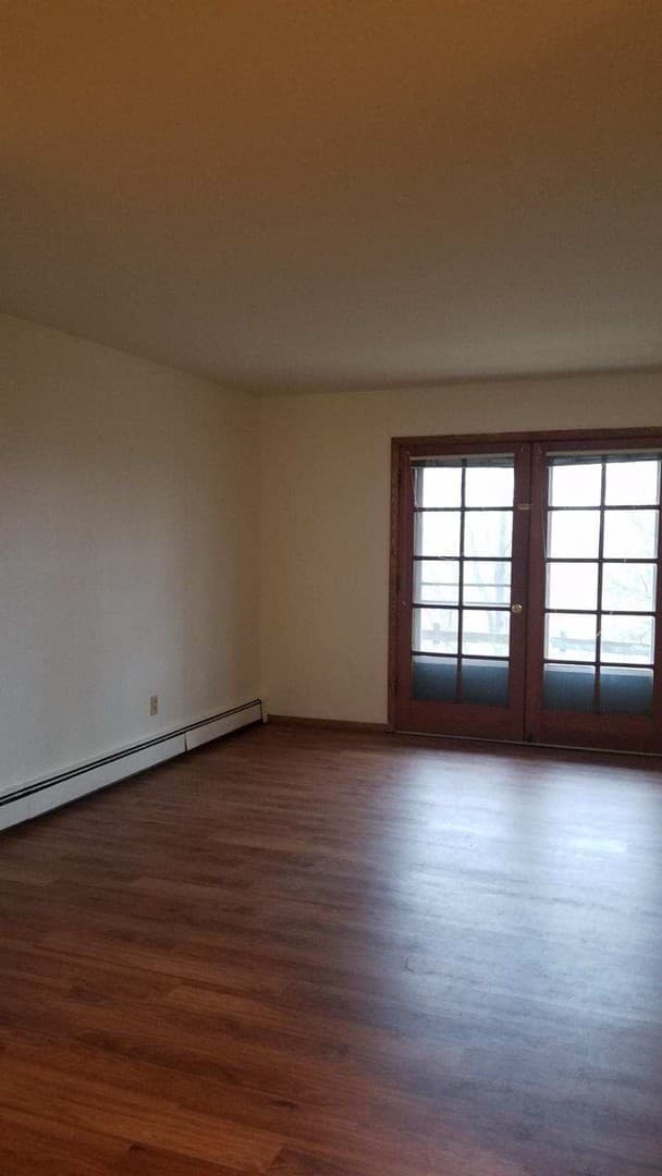West Bend Apartment: 501-505-509-511 Mulberry Dr E.