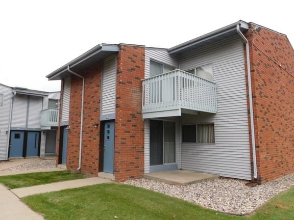 Wisconsin Rapids Apartment: 1001-1047 & 921-967 28th St. North