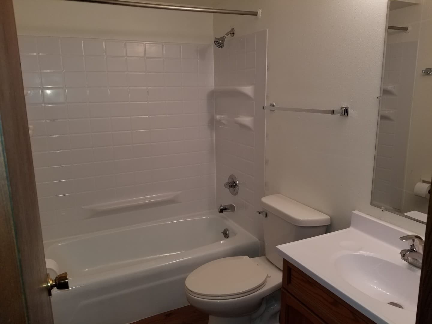 West Bend Apartment: 619 - 625 Imperial Ct