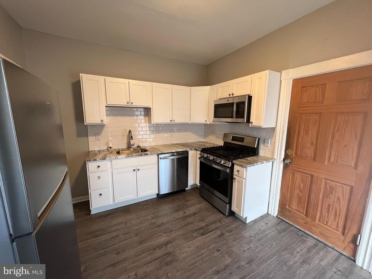 Lancaster Apartment: 337 W Lemon