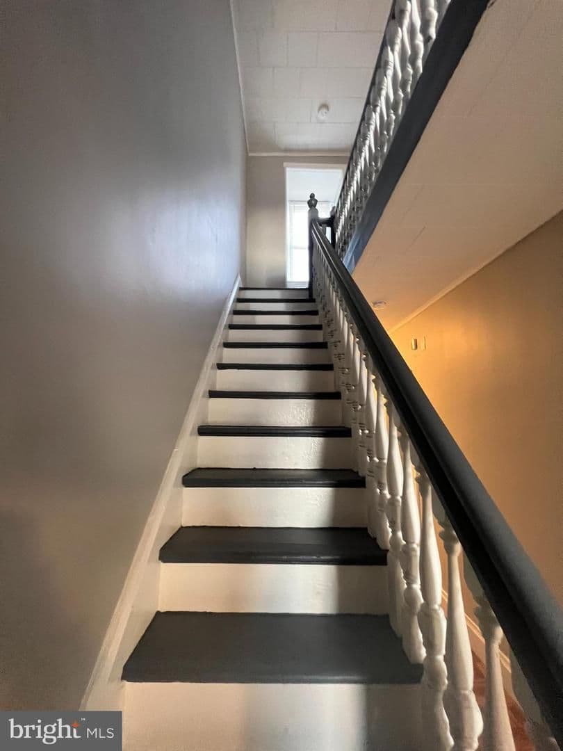 Lancaster Apartment: 337 W Lemon