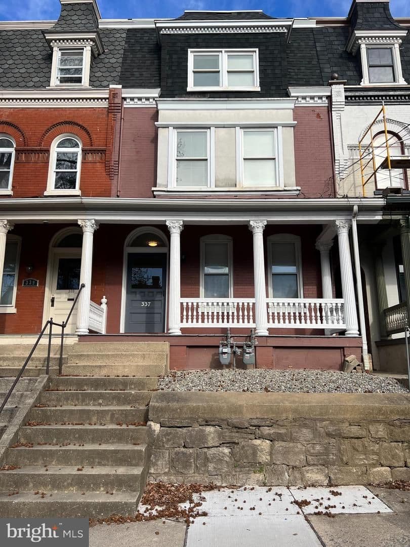 Lancaster Apartment: 337 W Lemon