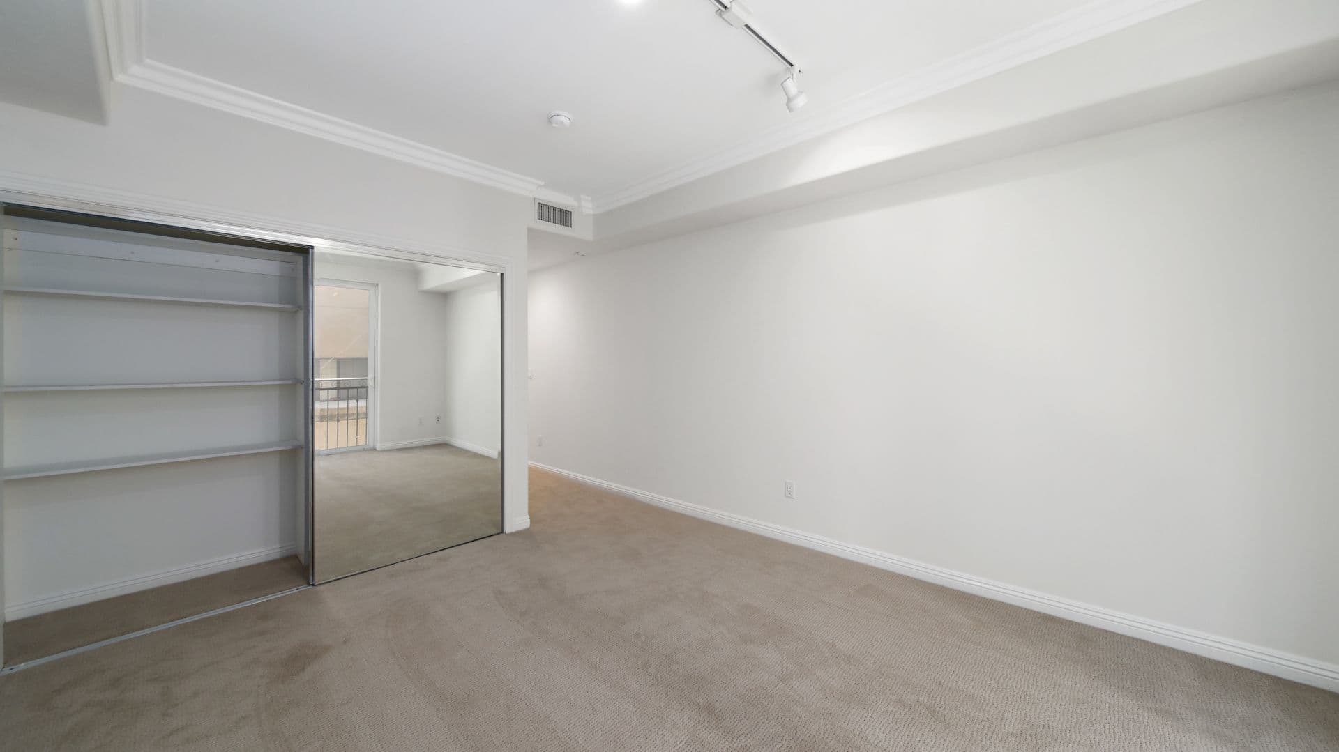 LOS ANGELES Apartment: 9401 ALCOTT ST.
