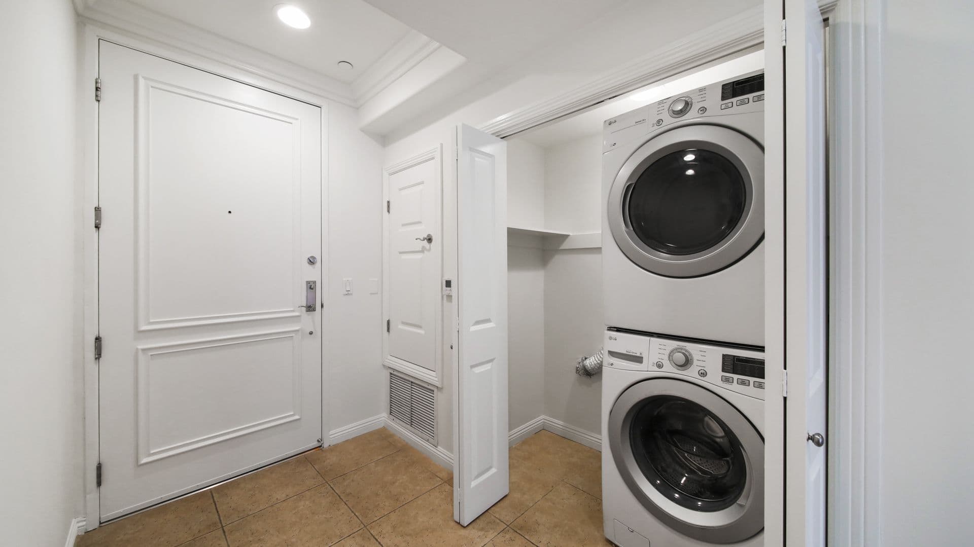 LOS ANGELES Apartment: 9401 ALCOTT ST.