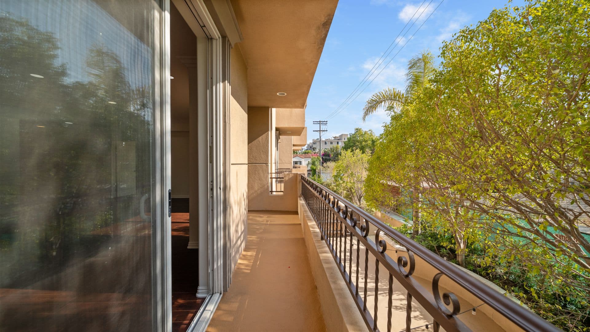 LOS ANGELES Apartment: 9401 ALCOTT ST.