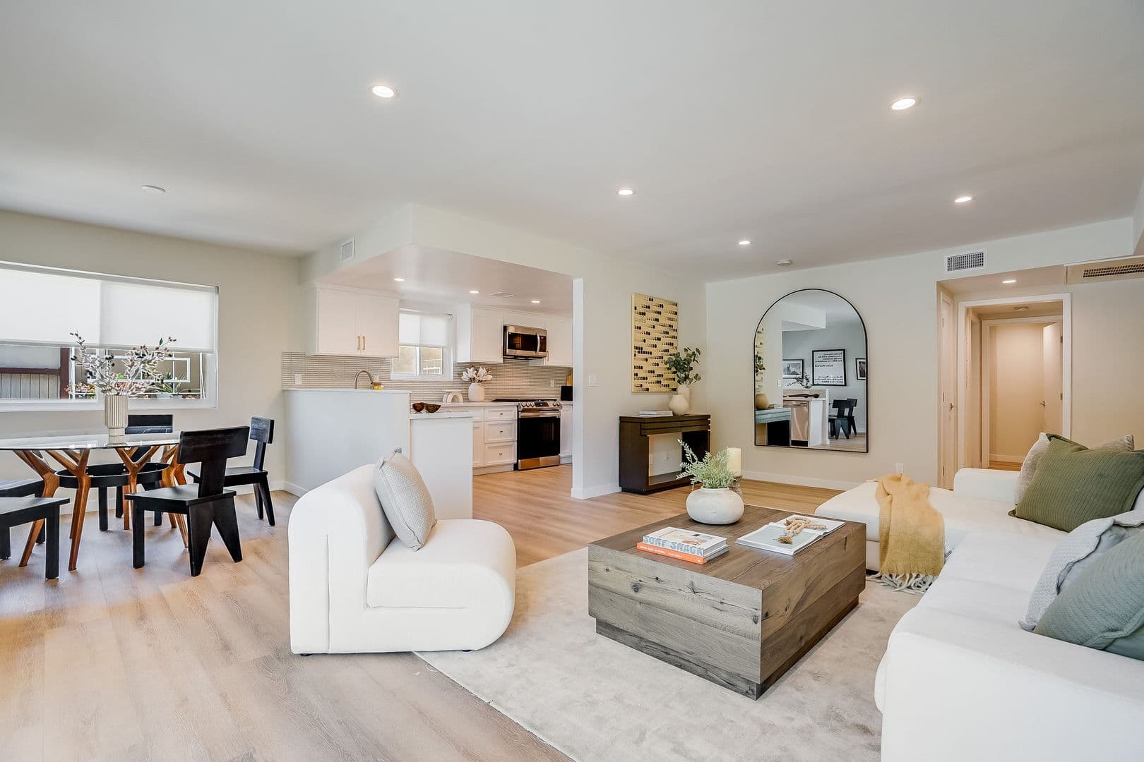 LOS ANGELES Apartment: 1470 S. REXFORD DRIVE