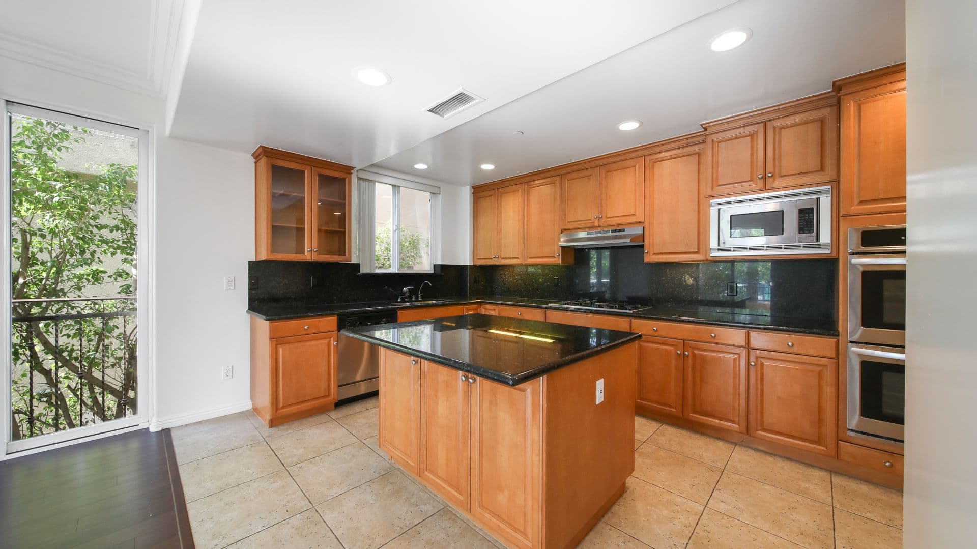 LOS ANGELES Apartment: 9401 ALCOTT ST.
