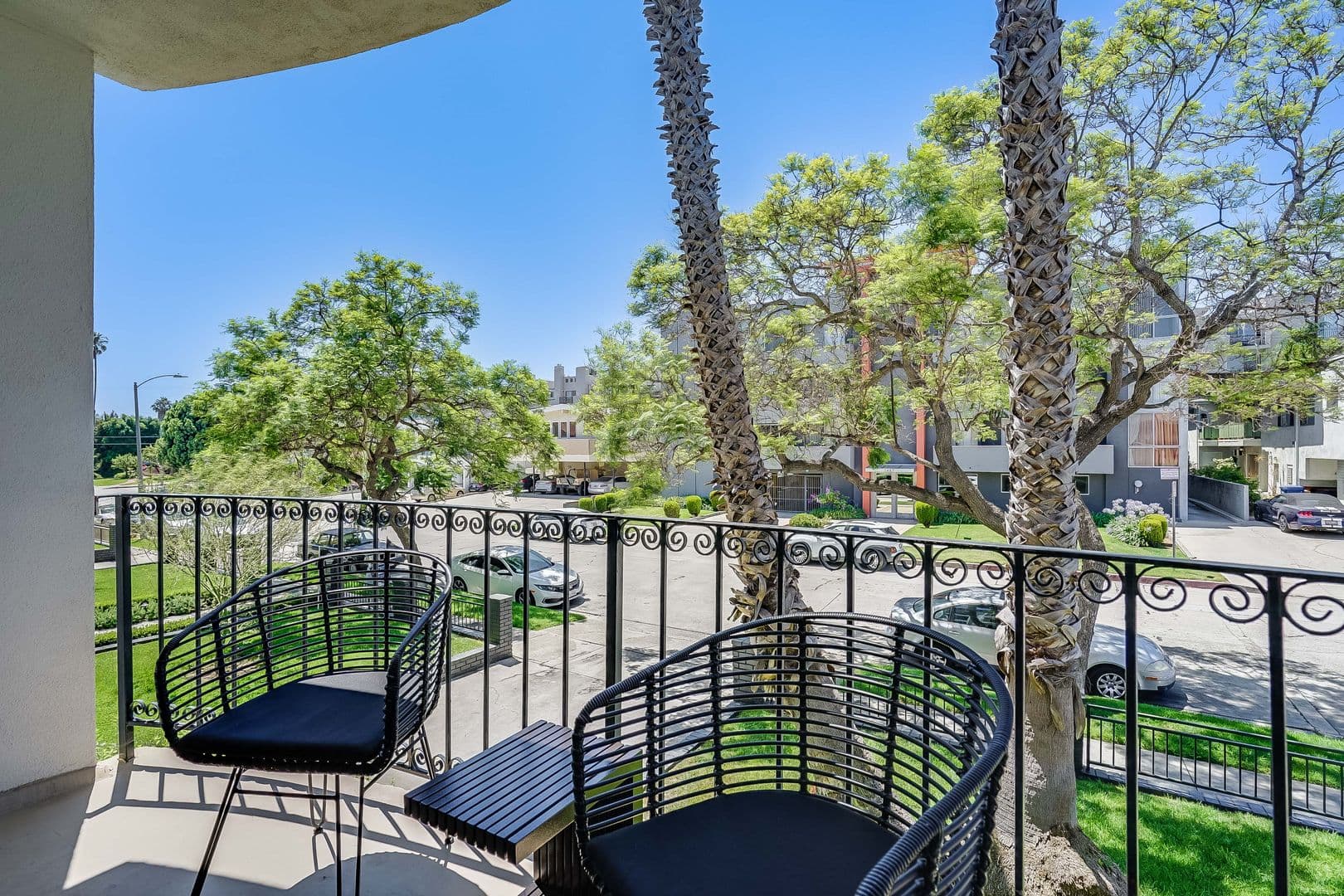 LOS ANGELES Apartment: 1470 S. REXFORD DRIVE