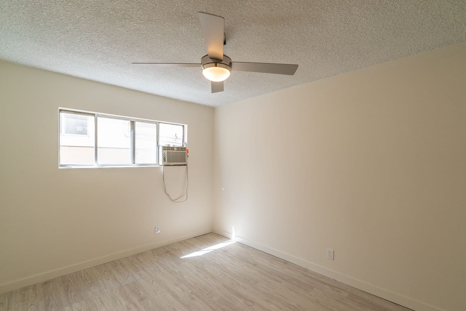WEST HOLLYWOOD Apartment: 7548 HAMPTON AVE.