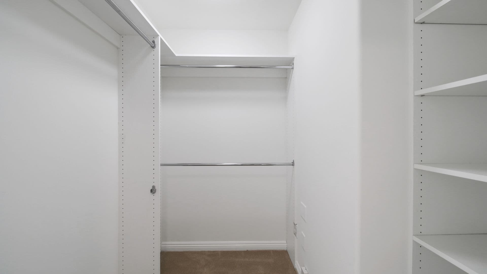 LOS ANGELES Apartment: 9401 ALCOTT ST.