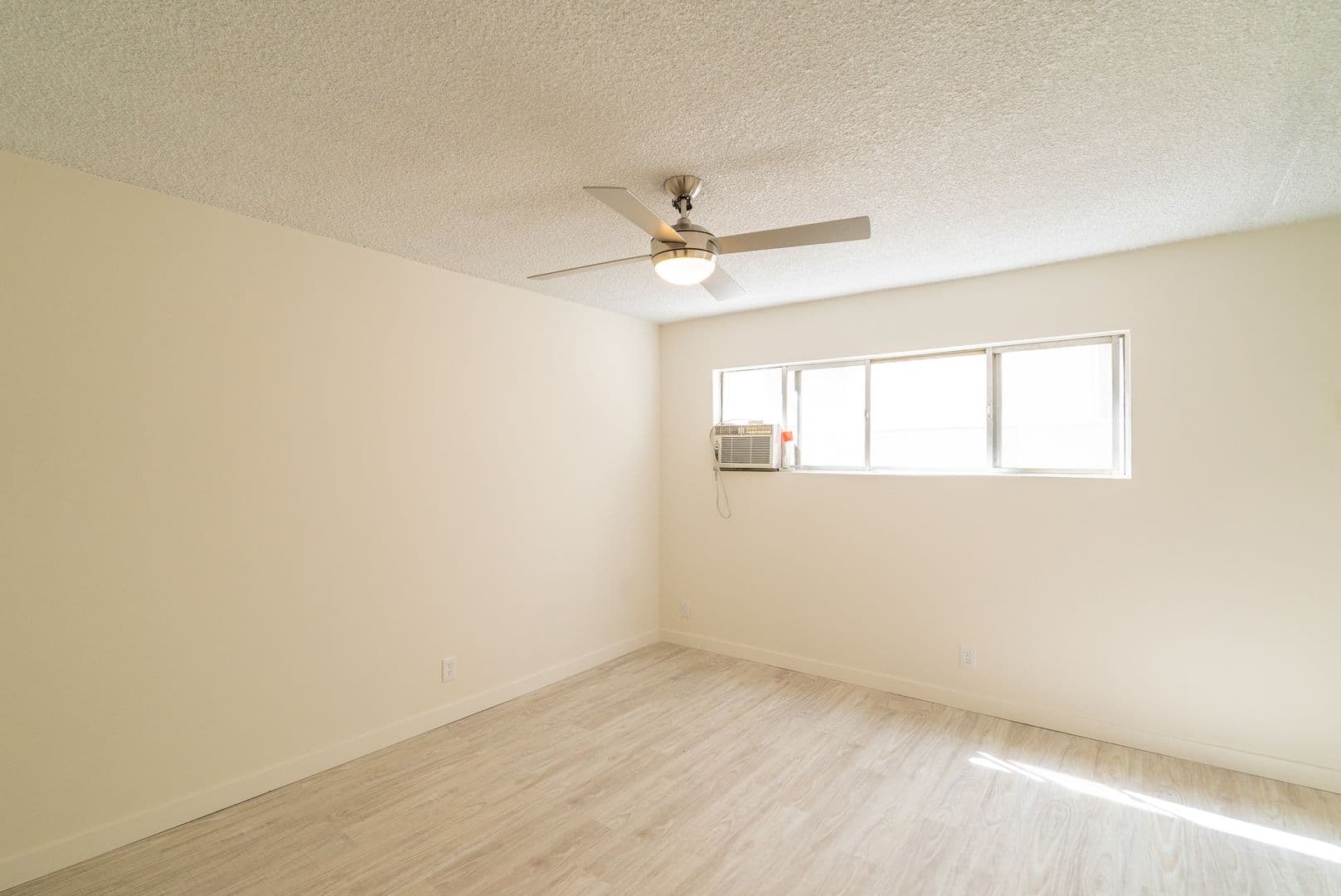 WEST HOLLYWOOD Apartment: 7548 HAMPTON AVE.