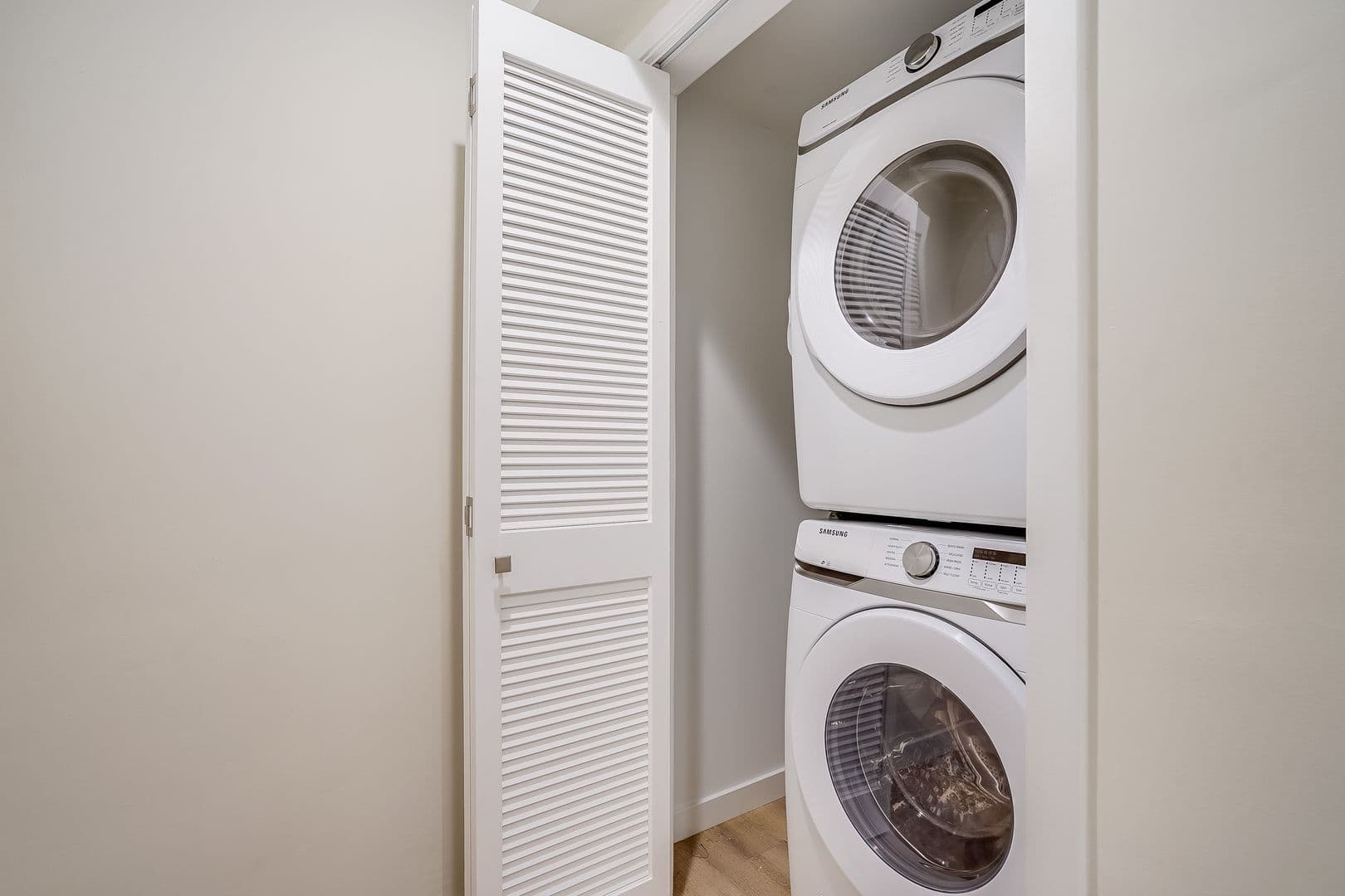 LOS ANGELES Apartment: 1470 S. REXFORD DRIVE