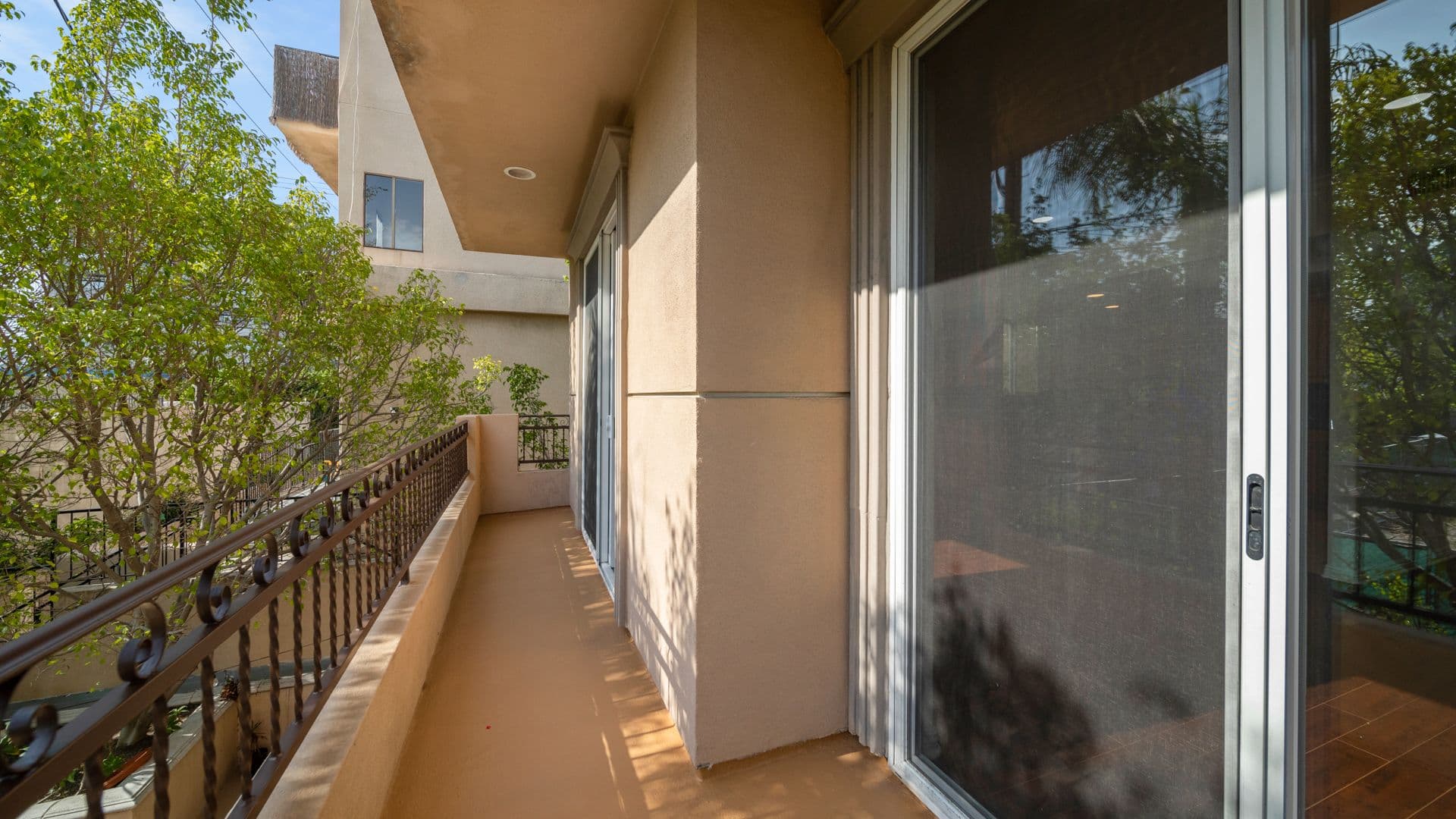 LOS ANGELES Apartment: 9401 ALCOTT ST.
