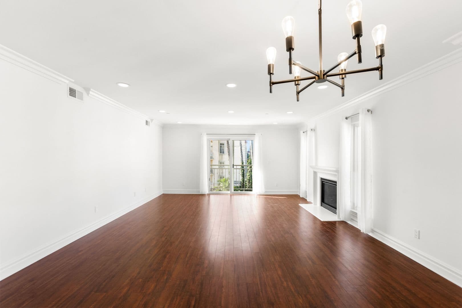 LOS ANGELES Apartment: 8610 CHALMERS DRIVE