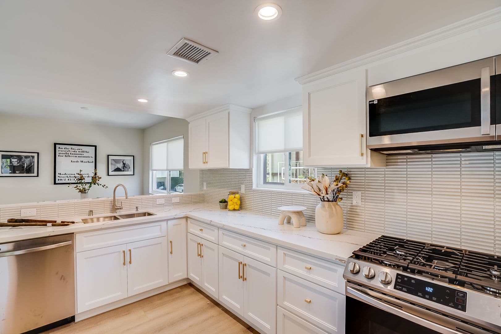 LOS ANGELES Apartment: 1470 S. REXFORD DRIVE
